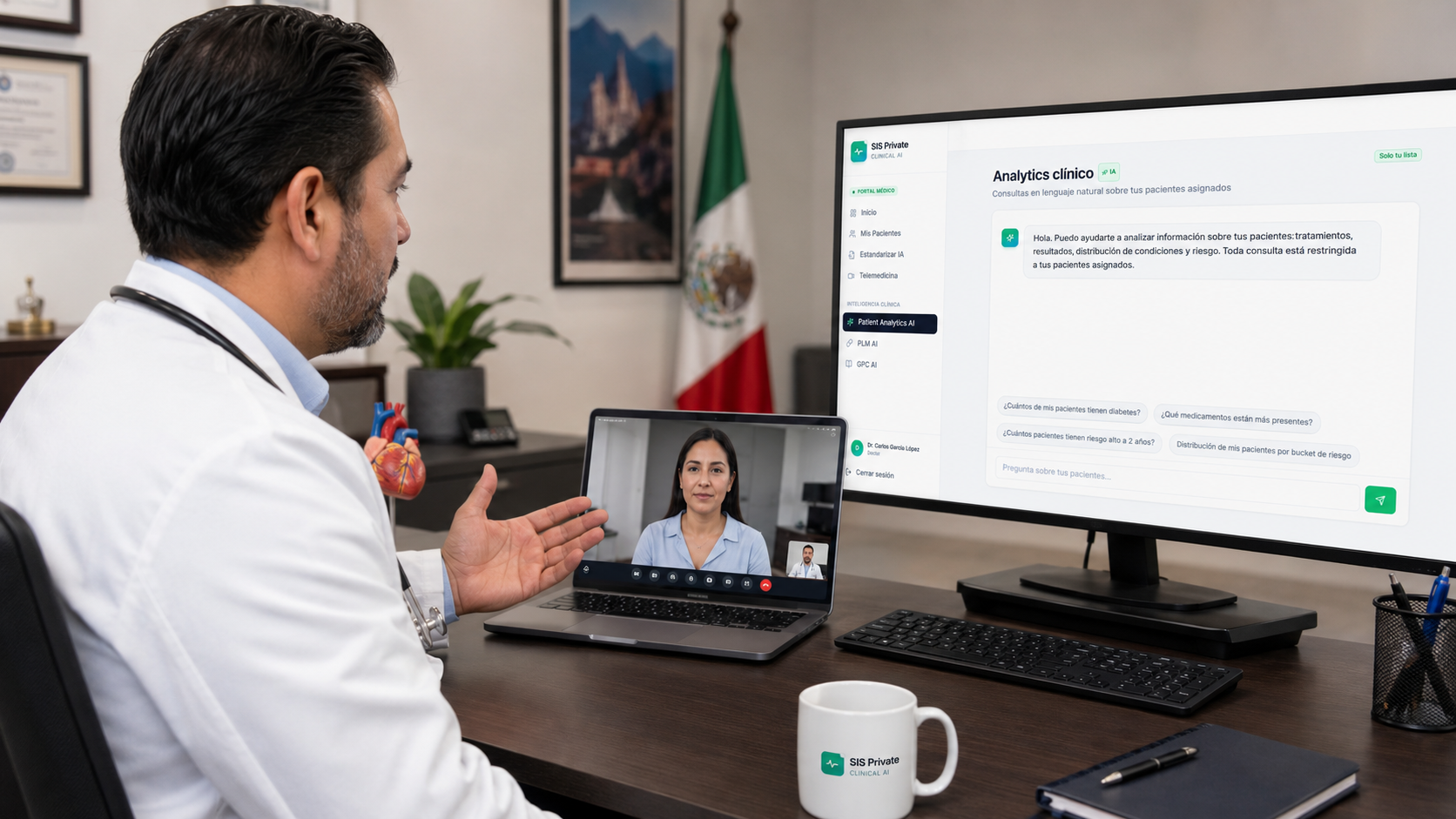 Médico en su consultorio revisando el análisis de riesgo de sus pacientes en dos pantallas, con una videollamada de seguimiento en curso.